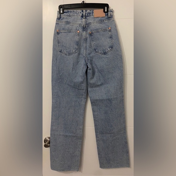 (ZARA) HIGH-RISE STRAIGHT LEG ANKLE-GRAZER JEANS 🤍 - Picture 2 of 2